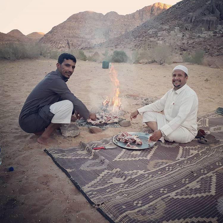 Bedouin Family Camp Hotel Wadi Rum Exterior photo